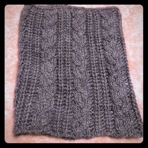 American Eagle infinity cable knit scarf